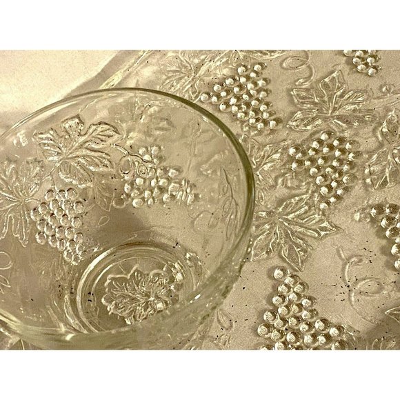Vintage 8 Piece Snack Set by Anchor Hocking 4 trays 4 Cups Raised Grapes Design - Picture 4 of 8